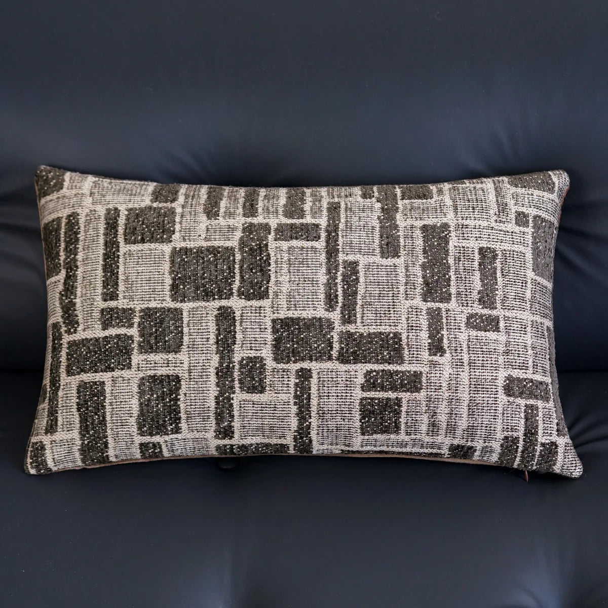 housse coussin géométrique marron nordique velours moderne décoration intérieure pliée automobile