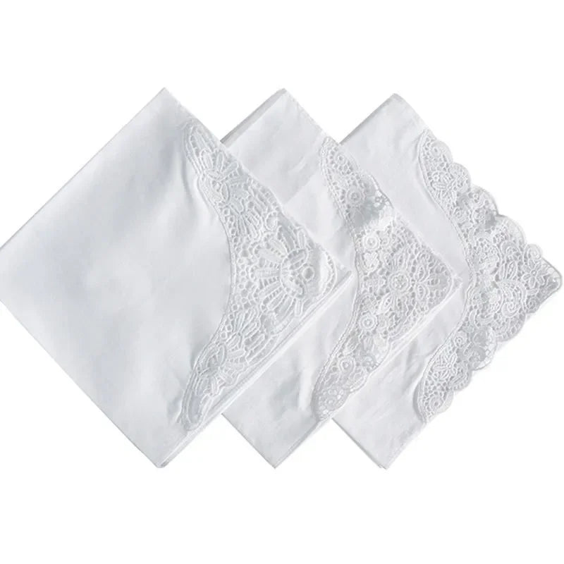 serviettes coton dentelle blanche classique événements spéciaux table mariage usage pratique élégantes sophistiquées decoration