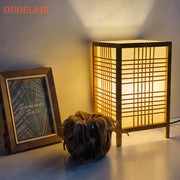 lampe table bois motif grille lumière chaude décoration minimaliste ambiance zen chambre salon