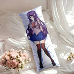 coussin corps anime violet personnages féminins détaillés blanc bleu beige nuit