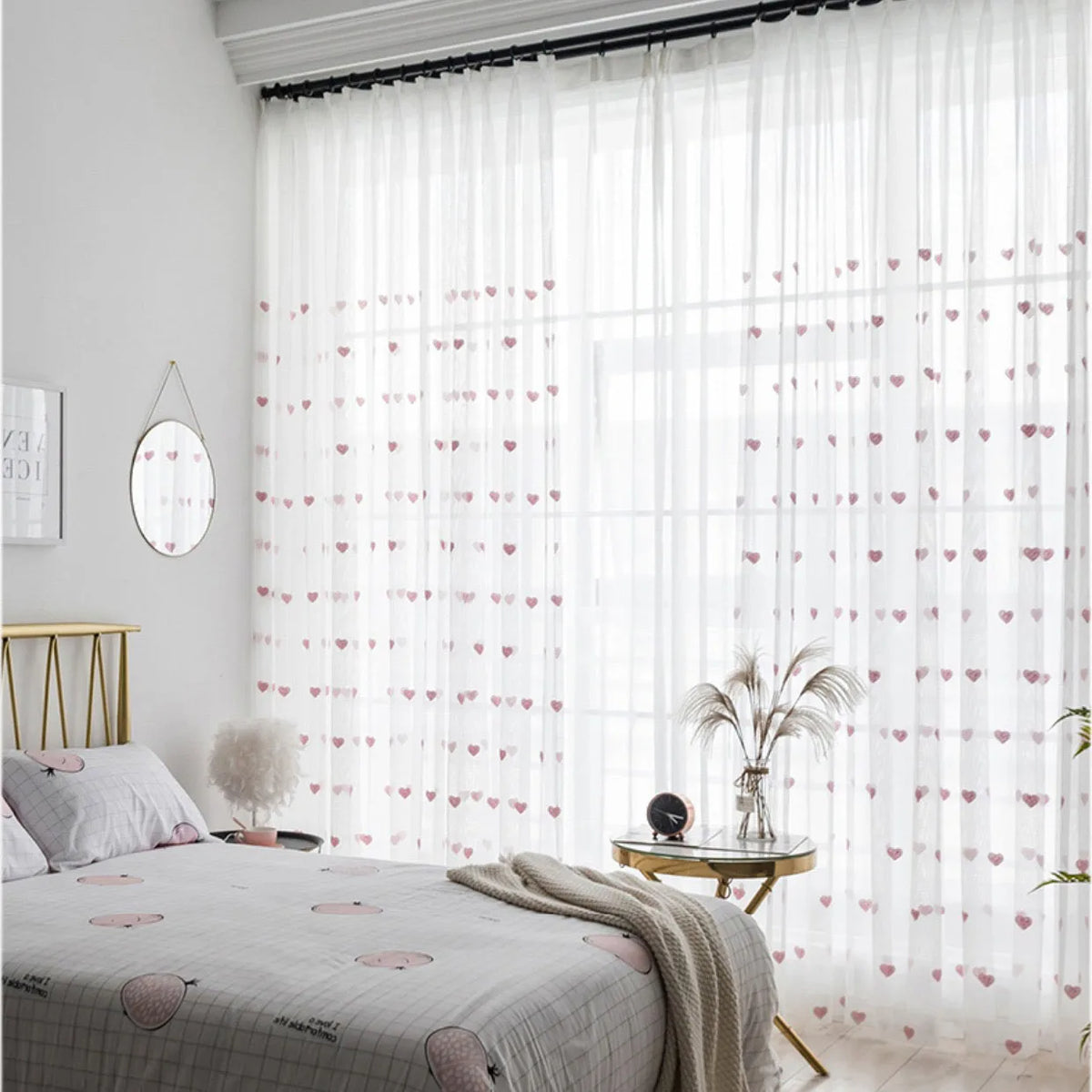 rideau tulle transparent coeurs roses moderne anneaux inclusion blanche chambre fille