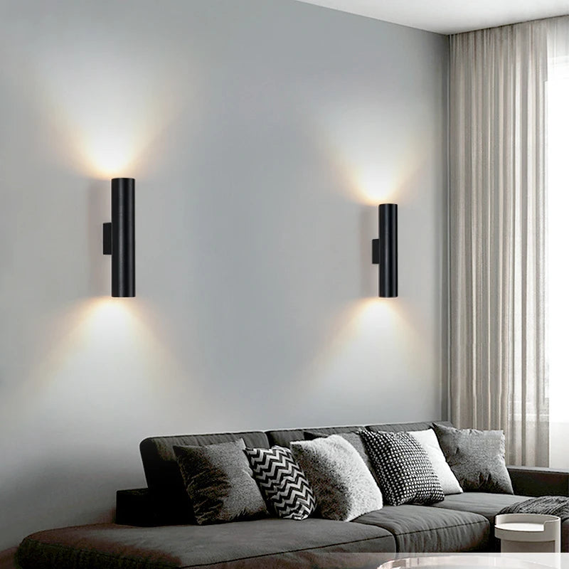 Applique murale LED noire pour salon contemporain