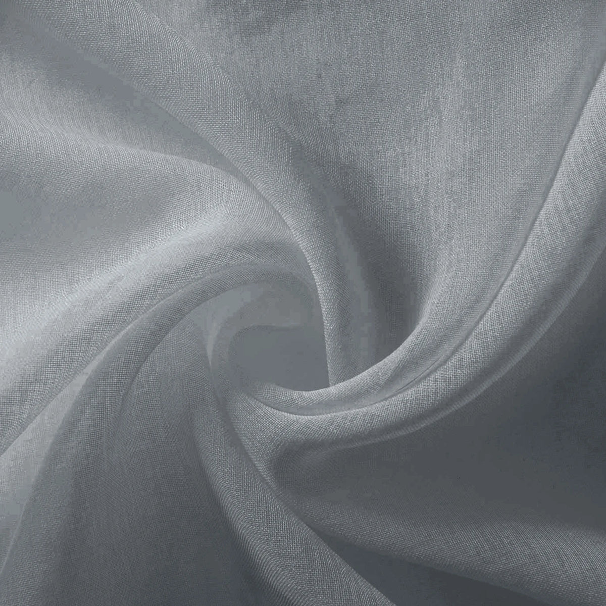 Voilage élégant gris clair avec texture fine, parfait pour la décoration intérieure. Rideau fluide pour un salon moderne et lumineux. Accessoire idéal pour un style contemporain et épuré.