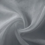 Voilage élégant gris clair avec texture fine, parfait pour la décoration intérieure. Rideau fluide pour un salon moderne et lumineux. Accessoire idéal pour un style contemporain et épuré.