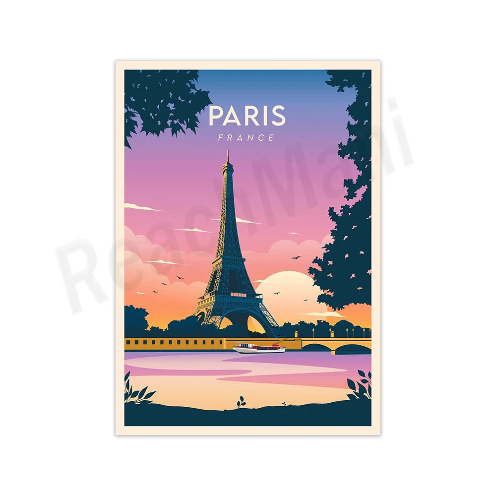 L'affiche représente la tour Eiffel, un monument emblématique de Paris, avec une scène pittoresque de la ville en arrière-plan, sous un ciel coloré et nuageux au coucher du soleil.