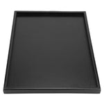 Détail de la surface lisse et de la couleur noire du plateau en bois
