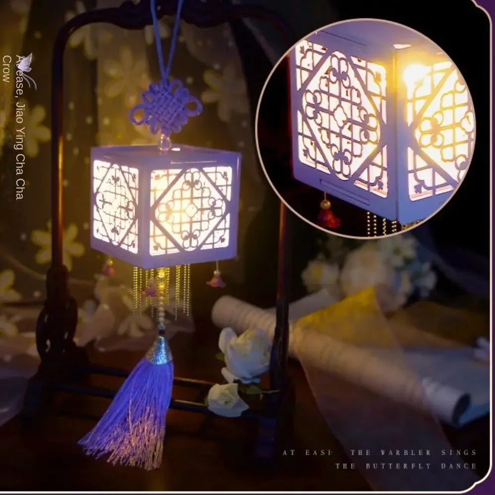 lampe décorative chinois traditionnelle motifs floraux violet vert opacité texture ancienne cordelette pompon festive