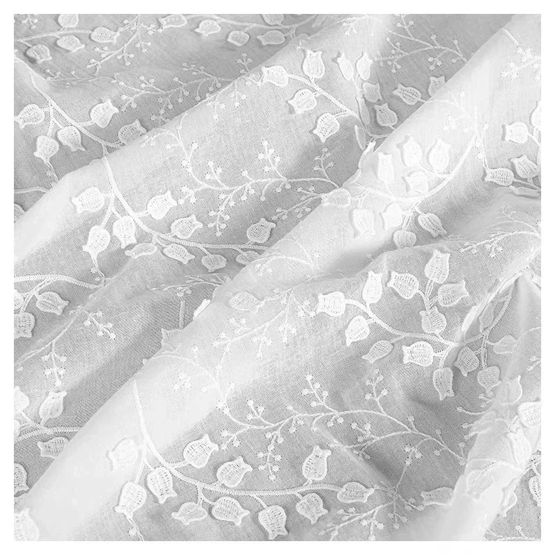 tissu coton blanc floral brodé popeline translucide bricolage couture décoration maison 130cm