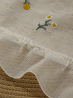 rideau fenêtre court brodé motifs floraux tissu texturé franges semi transparent rustique cuisine chambre