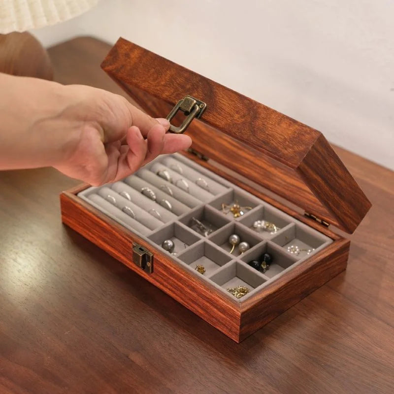 boîte bijoux bois marron gris cadenas colliers bagues boucles d'oreilles