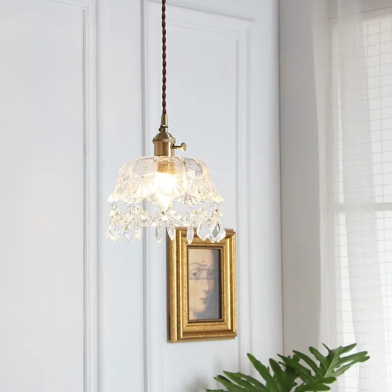lampe suspendue classique transparente dorée cristal verre taillé salon chambre hallôtel