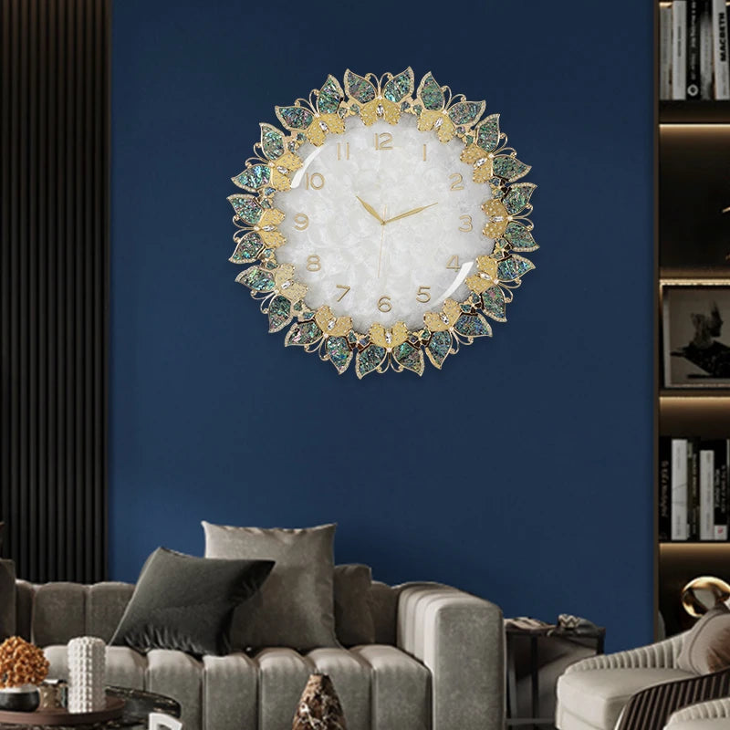 horloge murale blanche dorée motif feuilles vertes classique fixation support mural decoration moderne tendance