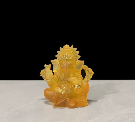 statue ganesha blanc détails dorés motif sculpté occasion mariage décoration intérieure traditionnelle hindoue