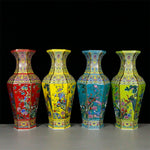 vase hexagonal ornements floraux oiseaux motifs géométriques rouge jaune bleu art traditionnel