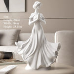 statue décorative femme robe rose élégante verte moderne sculpture résine