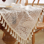 nappe table dentelle fine boho chic motifs floraux beige clair extérieur mariage printemps été