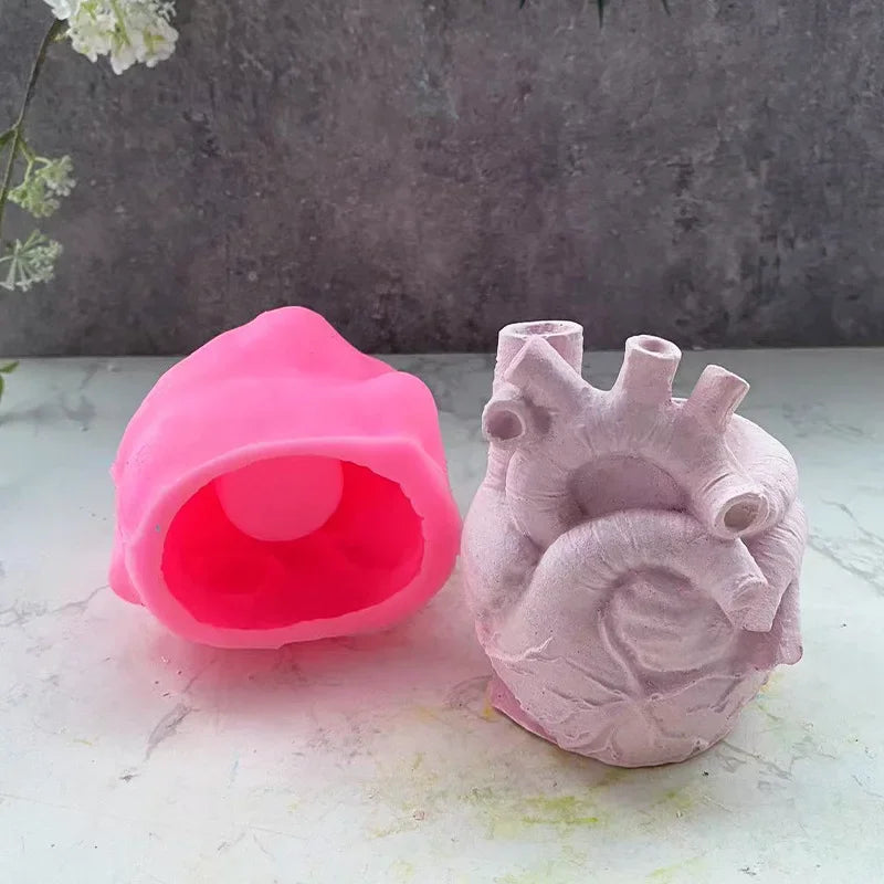 moule silicone coeur humain details sculptés rose vif violet maudit decor gothique artisanal tridimensionnel