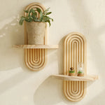 étagères murales bois naturel moderne minimaliste décoration maison plantes bougies figurines terrarium