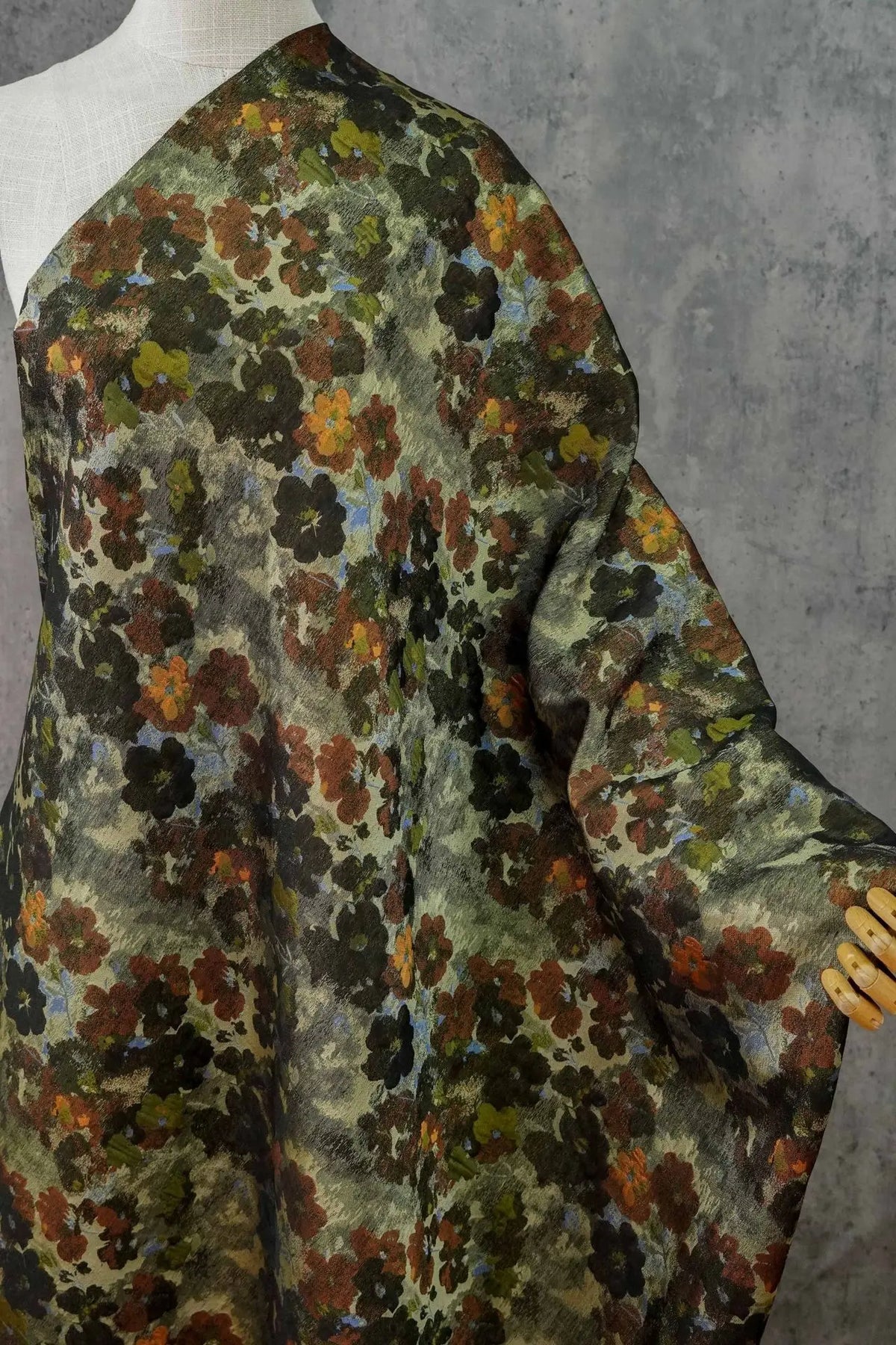tissu imprimé fleurs vert marron bleu noir moderne polyester largeur 145cm respectueux environnement