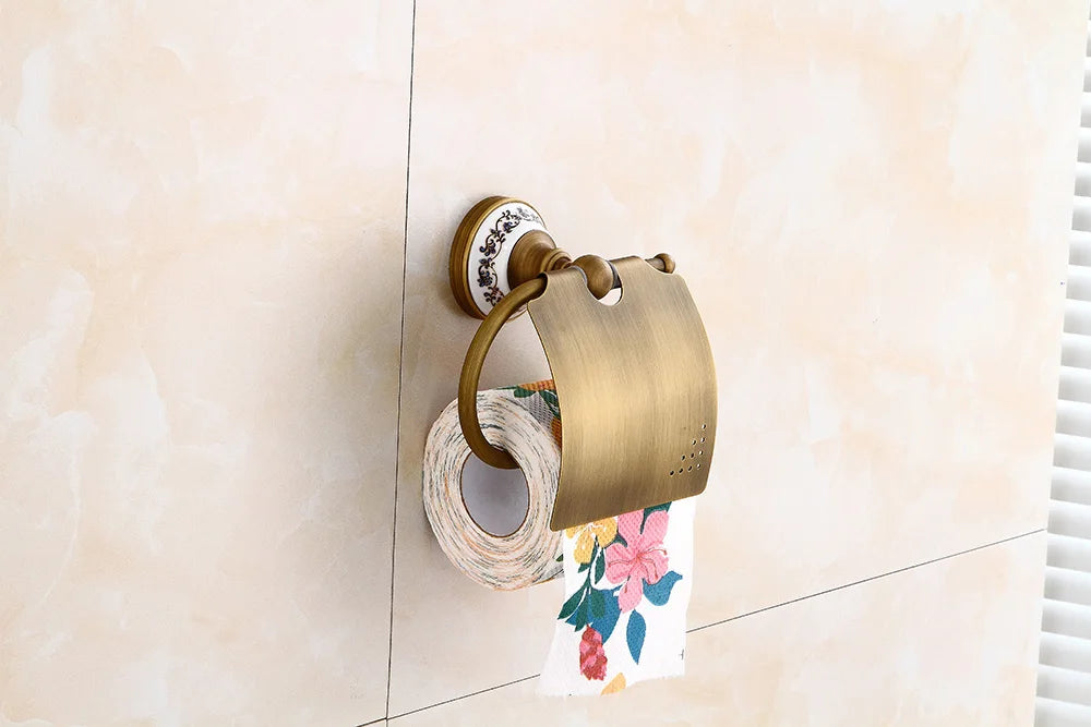 accessoires salle bain doré antique élégants détails floraux classiques porte serviettes double simple porte