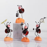 Petite coccinelle décorative en fer gris clair pour jardin moderne