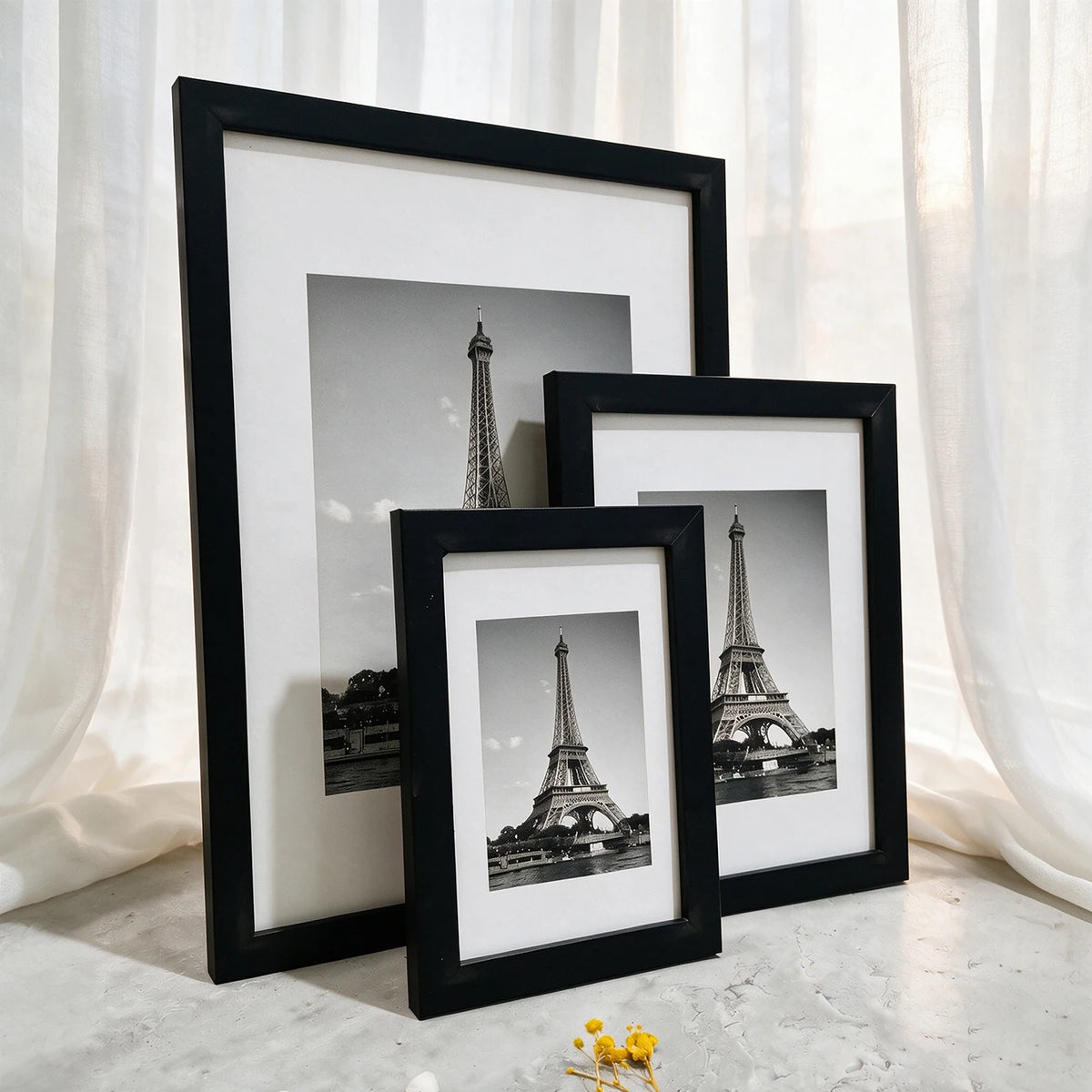 cadre photo bois noir minimaliste décoration murale table photo tour eiffel moderne maison chambre