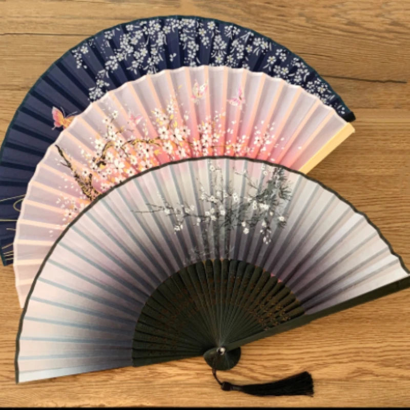 éventail pliant fleurs cerisier papillons art japonais traditionnel tassel couleur bleu rose