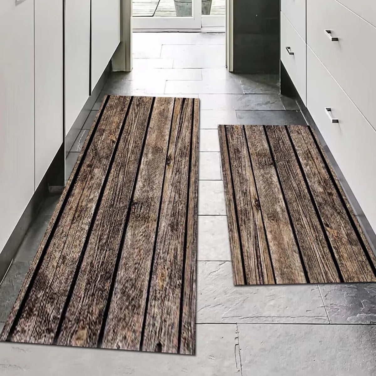 Détail du motif imprimé bois rayé sur tapis polyester