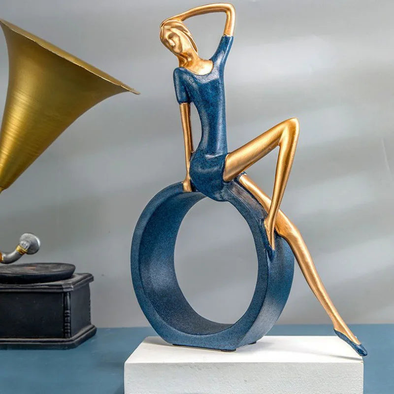 sculpture moderne femme élégante bleu marine doré livre miniature contemporain