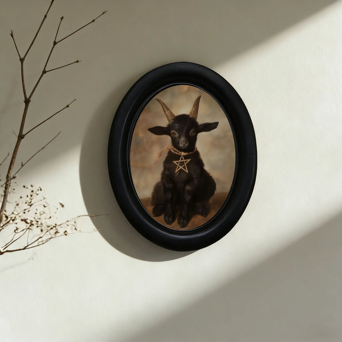 cadre photo ovale bélier noir pentacle doré décoration murale classique occulte pentagramme ornement gothique