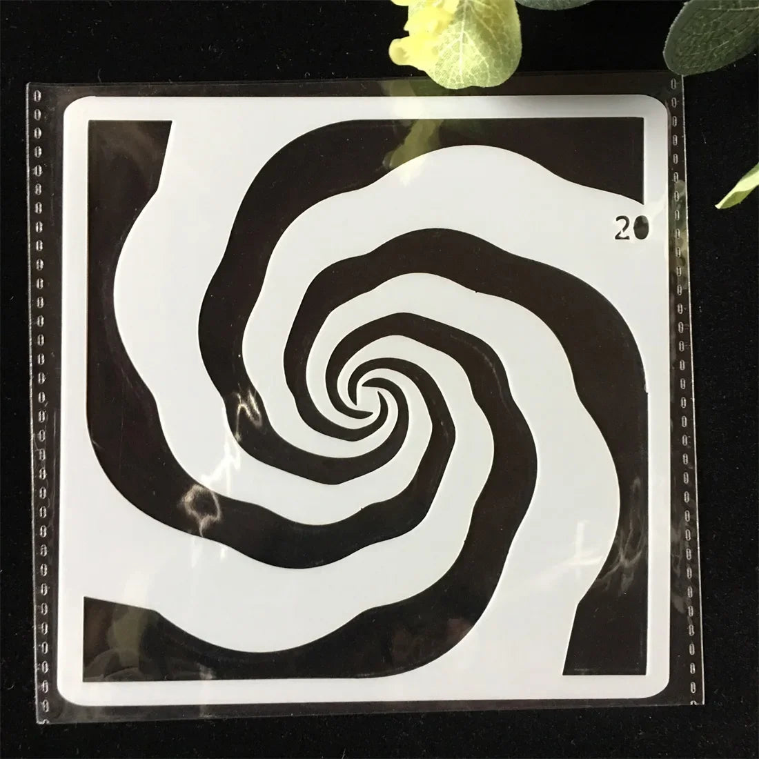 gabarits peinture moderne motifs géométriques horloges feuilles spirales blanc opaques