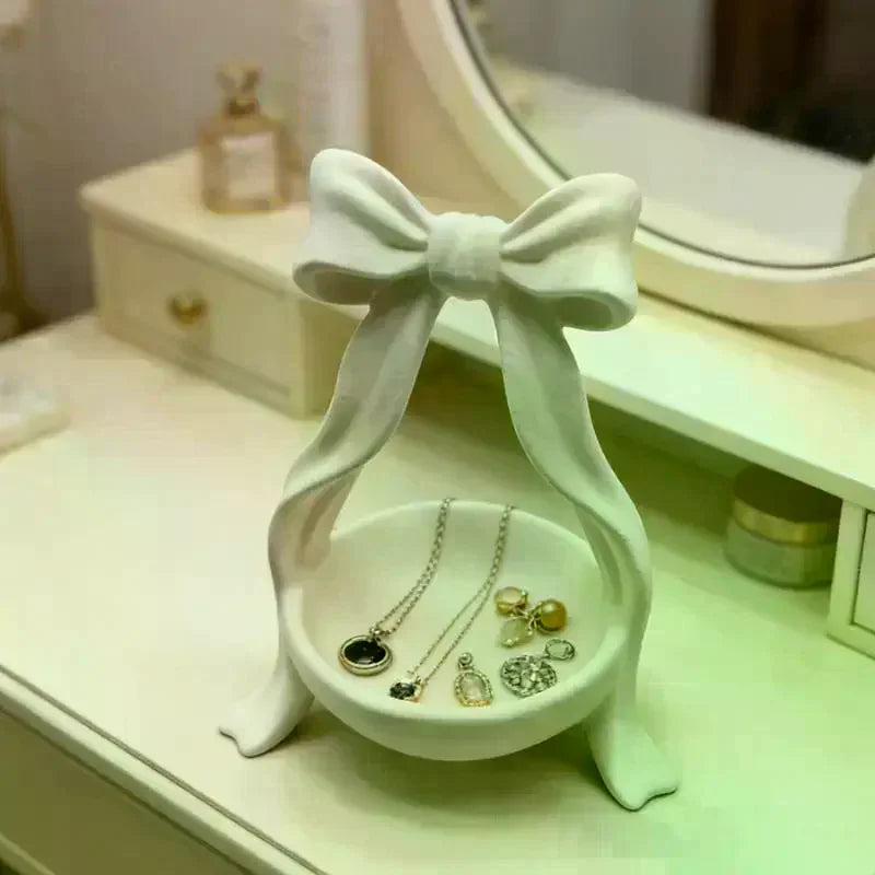 boîte rangement bijoux forme nœud ondulée blanc vert clair décorative féminine élégante maison