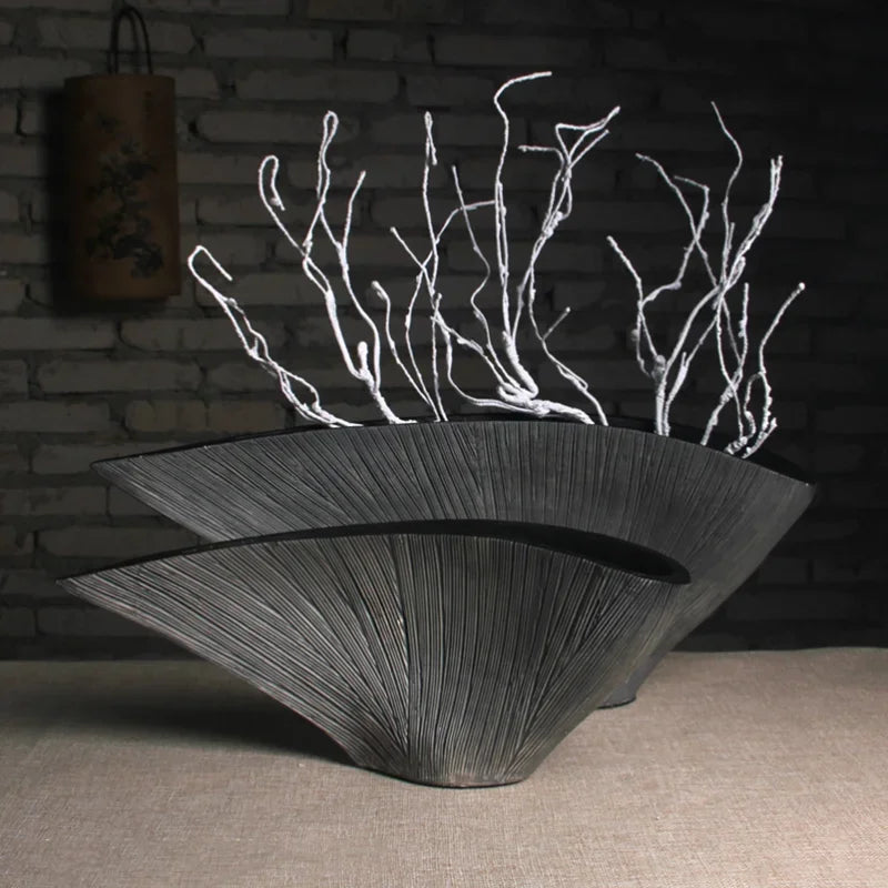 cache plat noir rayures fines moderne opacite vase table deco maison erotique echangisme erotique