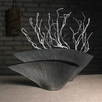 cache plat noir rayures fines moderne opacite vase table deco maison erotique echangisme erotique