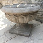 moule concret pot fleurs decoratif urne ciment texturé cannelures boutons gris blanc doréextérieur jardin