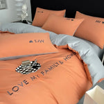 Parure de lit grise dans une chambre décorée style scandinave