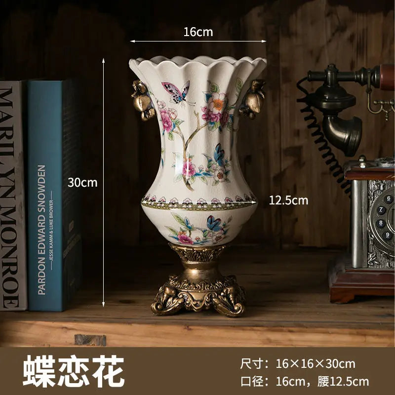 vase classique blanc papillons ornements floraux baroque céramique table decoration fleurs doré