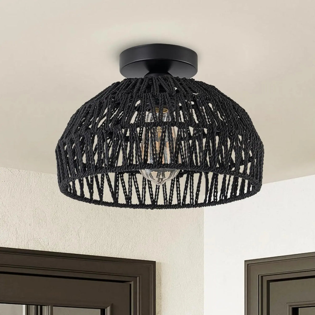lampe suspendue tressée moderne naturel blanc noir lambris bois abat jour rotin