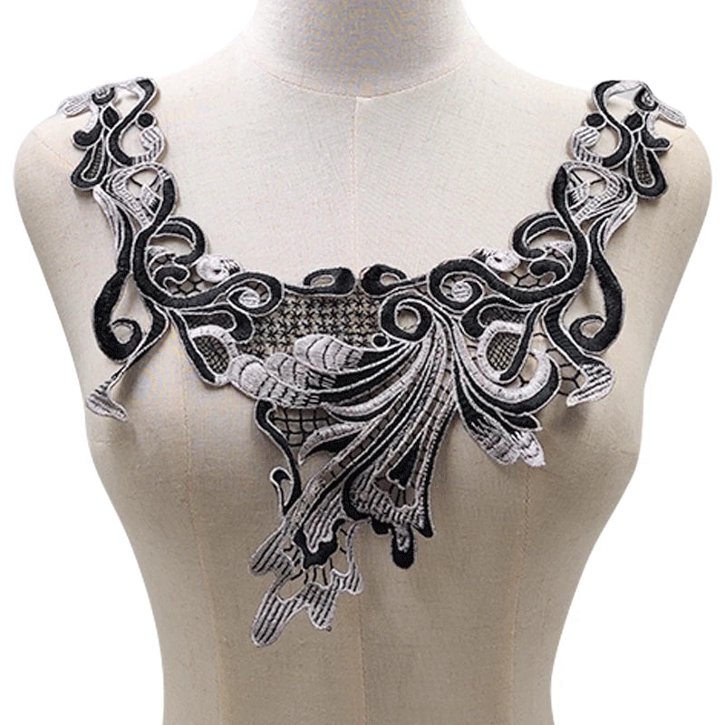 collier brodé dentelle rouge noir bleu blanc art nouveau clips polyester
