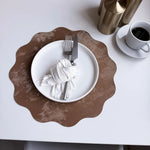 serviettes table moderne gris vert marron beige rose texture grunge élégant assiettes fourchettes tasses