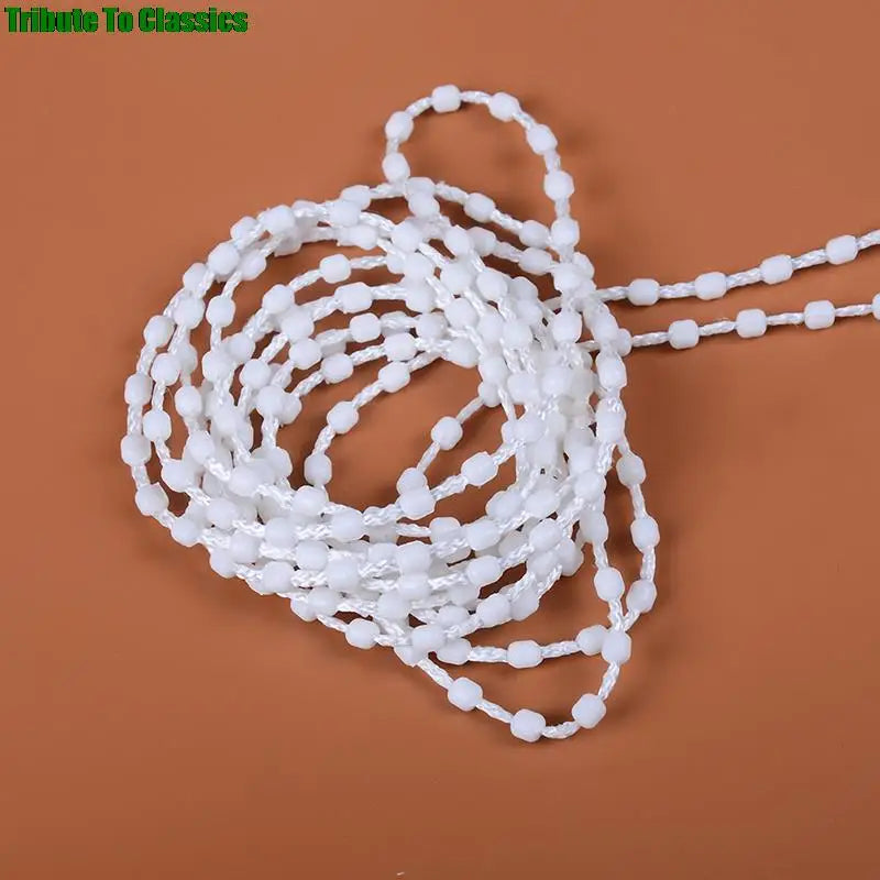 accessoires rideau blanc modernes intégrés stores enrouleurs chaînes disques centraux œilletsDecorationIntérieur