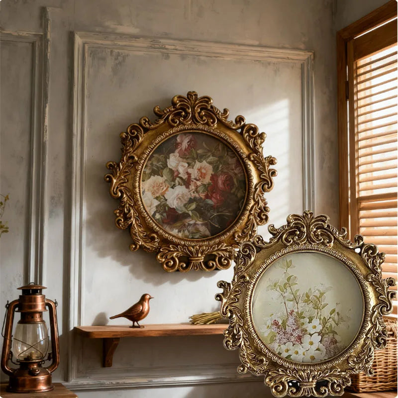 cadre photo ovale doré fleurs multicolores baroque texture ornée décoration murale vintage français