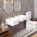 accessoires poupée miniature salle bain lavabos miroirs toilettes meubles tapis textures moderne