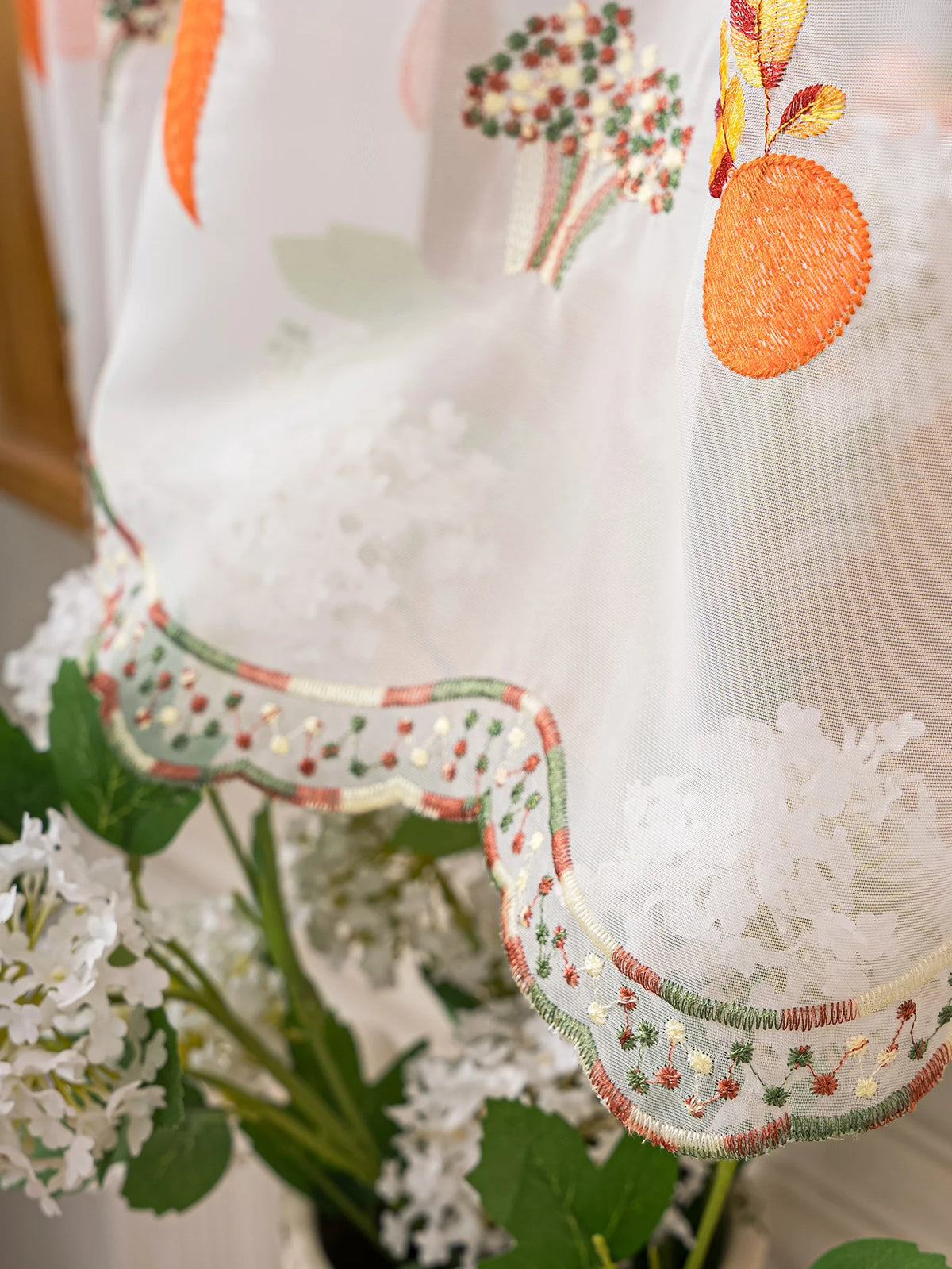rideau brodé carotte transparent rustique fenetre cuisine dentelle bordure blanc orange vert
