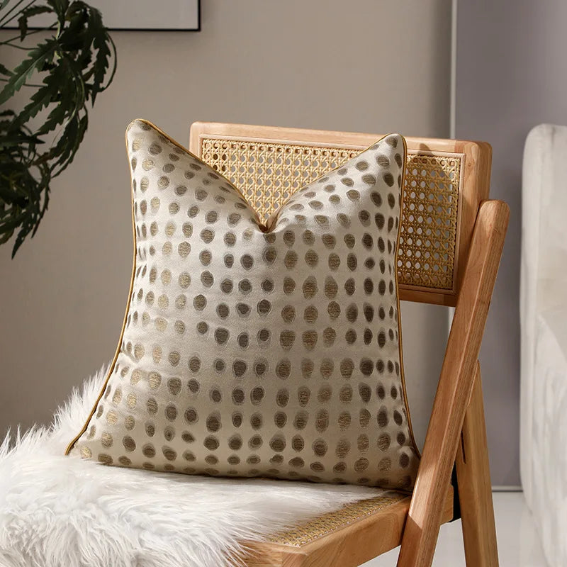 housse coussin carré beige points dorés jacquard passepoil contemporain non toxique environnement polyester