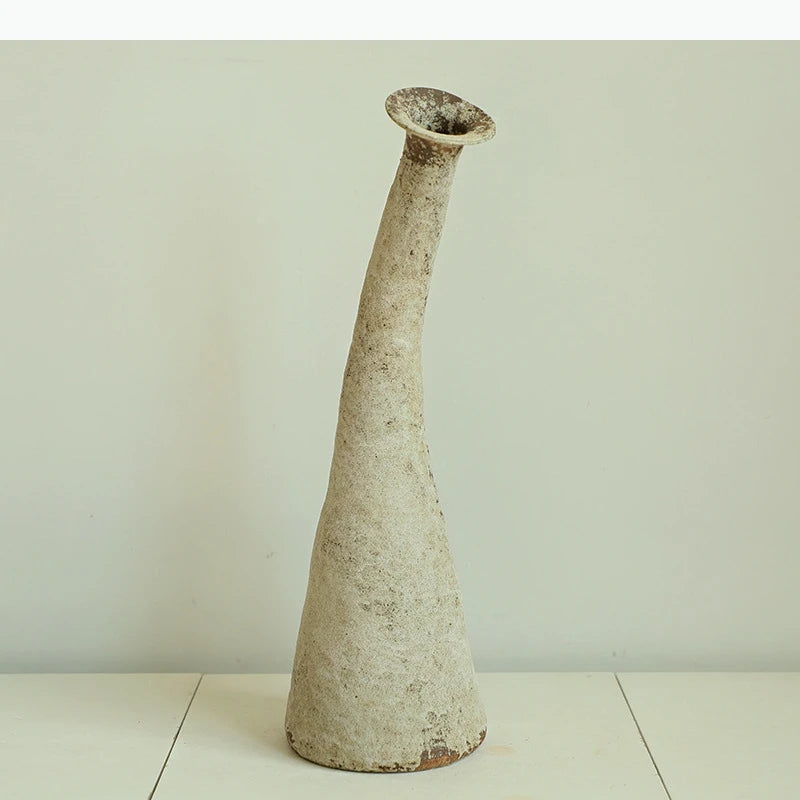 vase decoratif rustique vase table forme colonne beige blanc cassé brun rouille aspect texturé