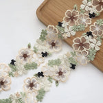 ruban dentelle fleurs roses feuilles vertes motifs floraux classique beige rose clair vert opacité