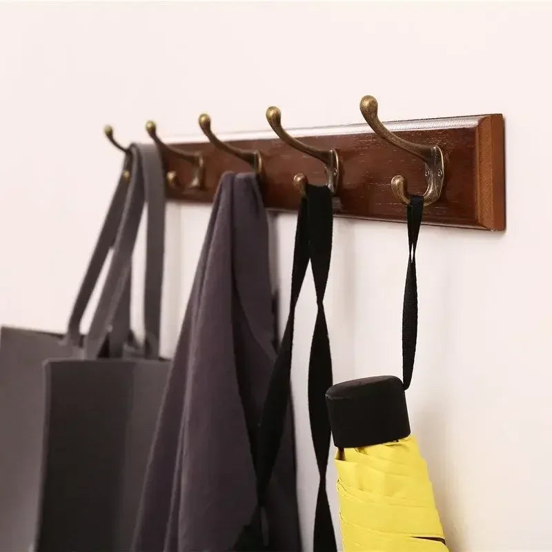 porte sacs mural bois marron classique crochets vis sacs accessoires décoration entrée couloir vintage