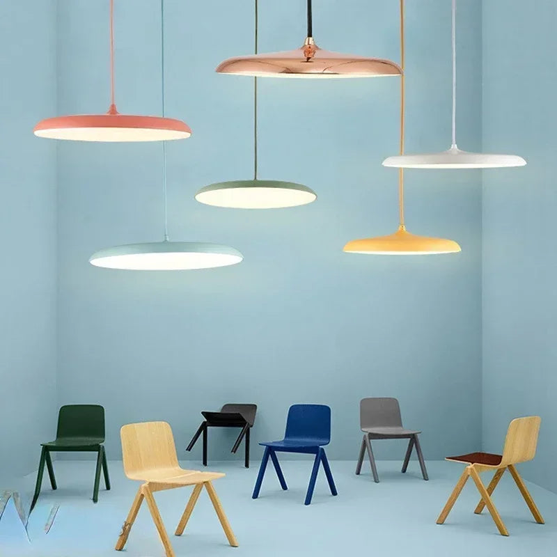 Suspension lumineuse moderne bleu noir gris blanc rose plat scandinave 249lm 2ans