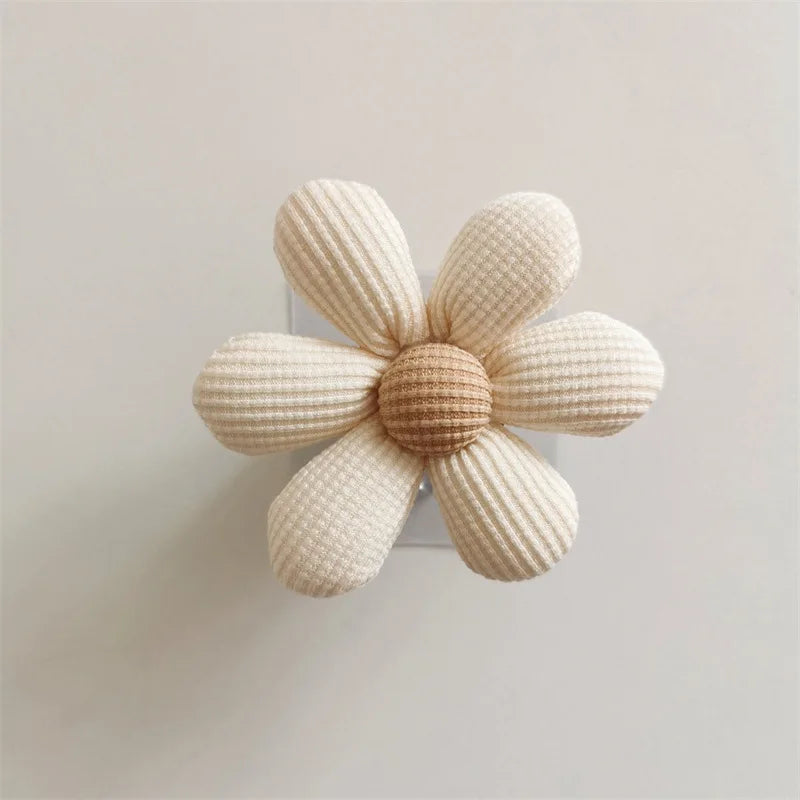 porte manteau mural bois fleur décoratif scandinave minimaliste adhésif rideau blanc ruban beige chambre